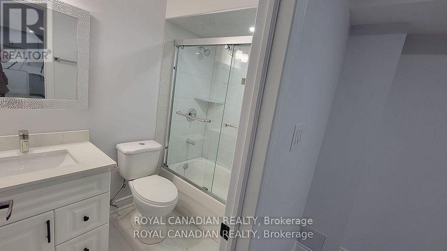 Bsmt - 15 Fordham Road, Brampton (Bram West), Ontario  L6Y 6K2 - Photo 12 - W12367053