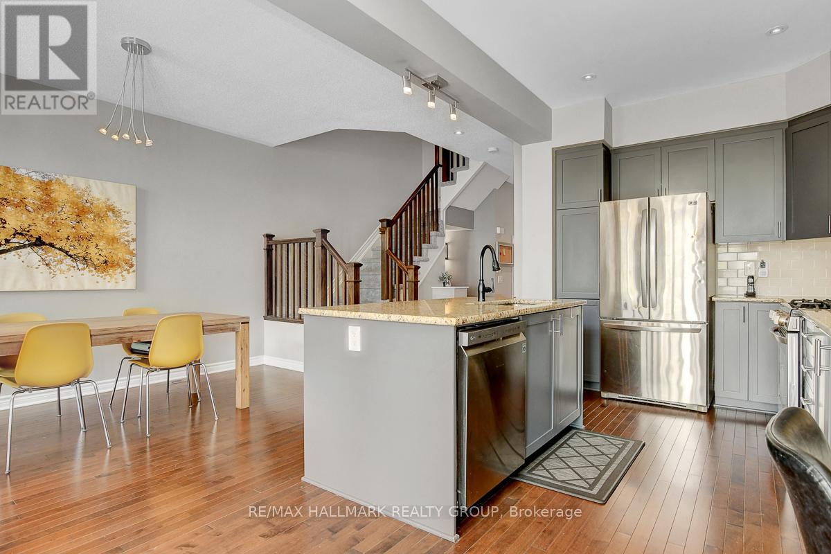 755 Bowercrest Crescent, Ottawa, Ontario  K1V 2M3 - Photo 14 - X12367118