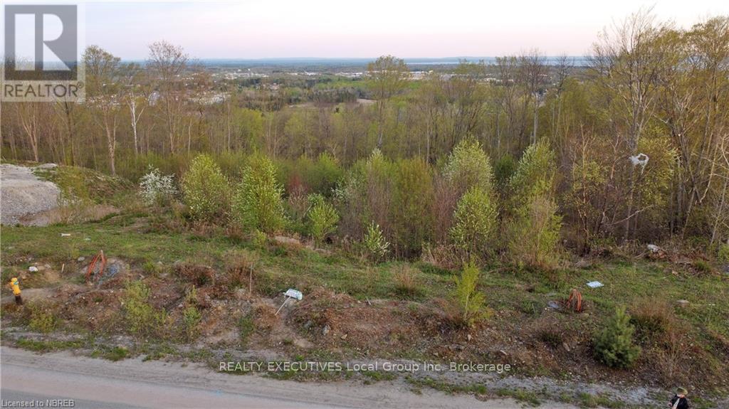 22 Kenreta Drive, North Bay (Airport), Ontario  P1B 8X6 - Photo 7 - X12367095