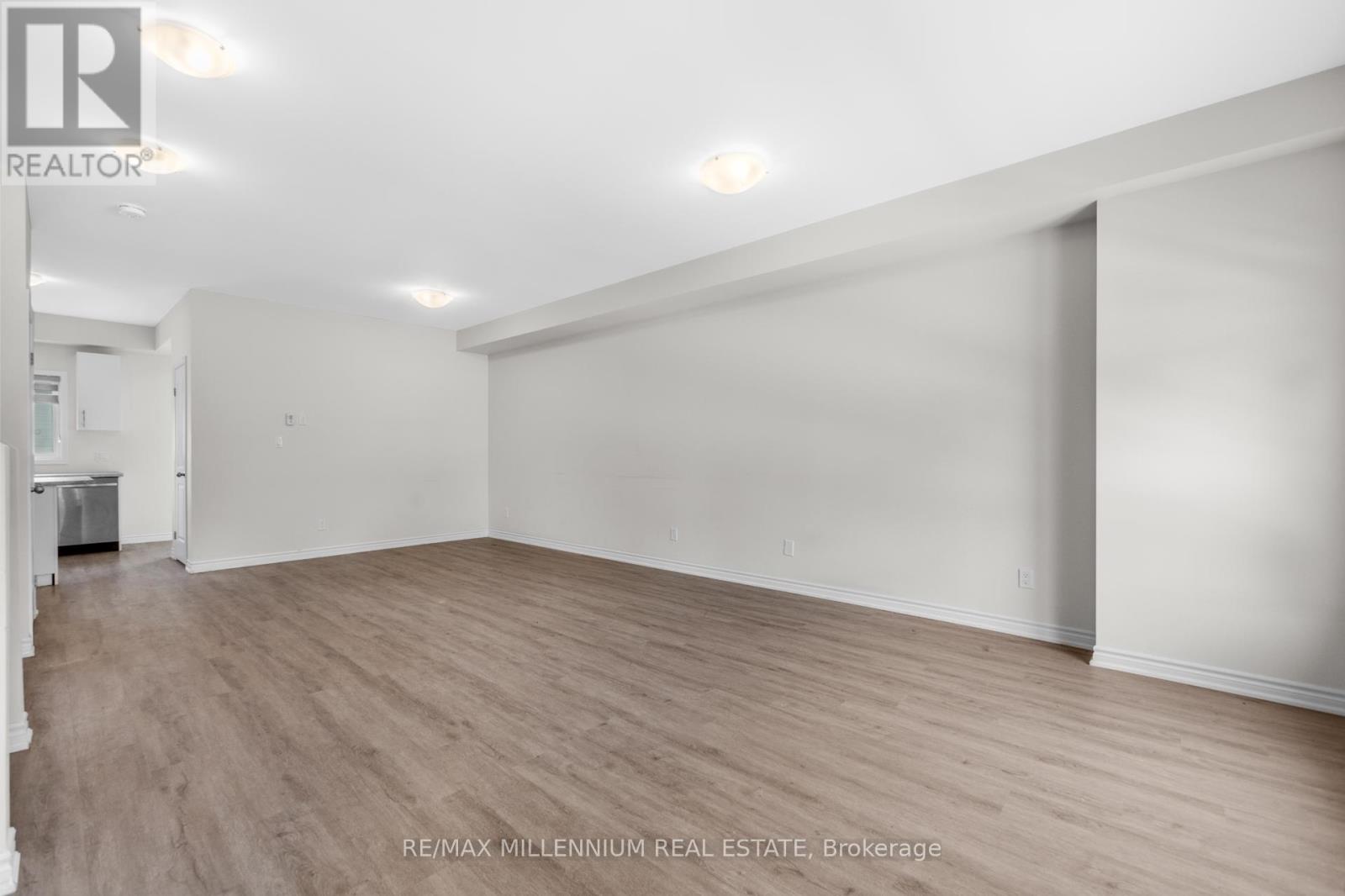 19 Perenack Avenue, Welland (Broadway), Ontario  L3C 5L5 - Photo 11 - X12359696