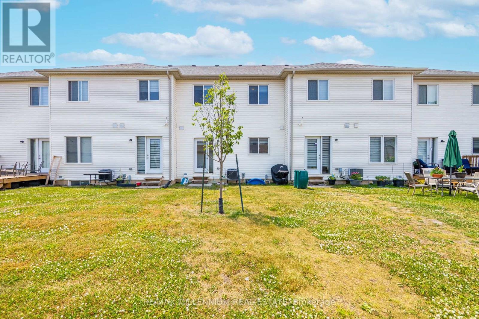19 Perenack Avenue, Welland (Broadway), Ontario  L3C 5L5 - Photo 48 - X12359696