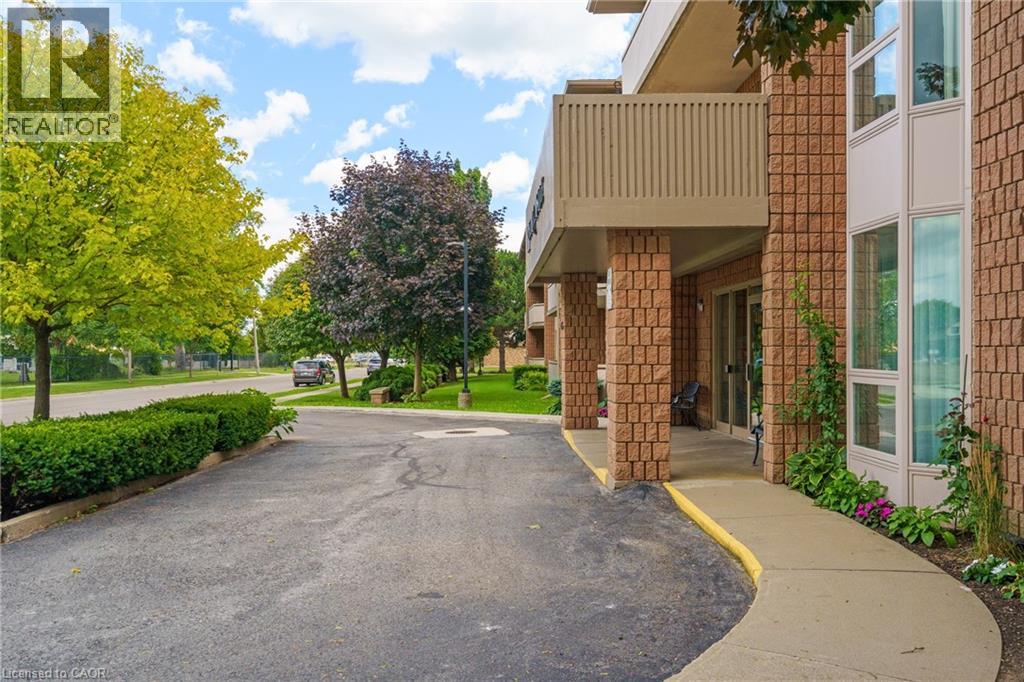 416 Limeridge Road Unit# 213, Hamilton, Ontario  L9A 2S7 - Photo 3 - 40763723