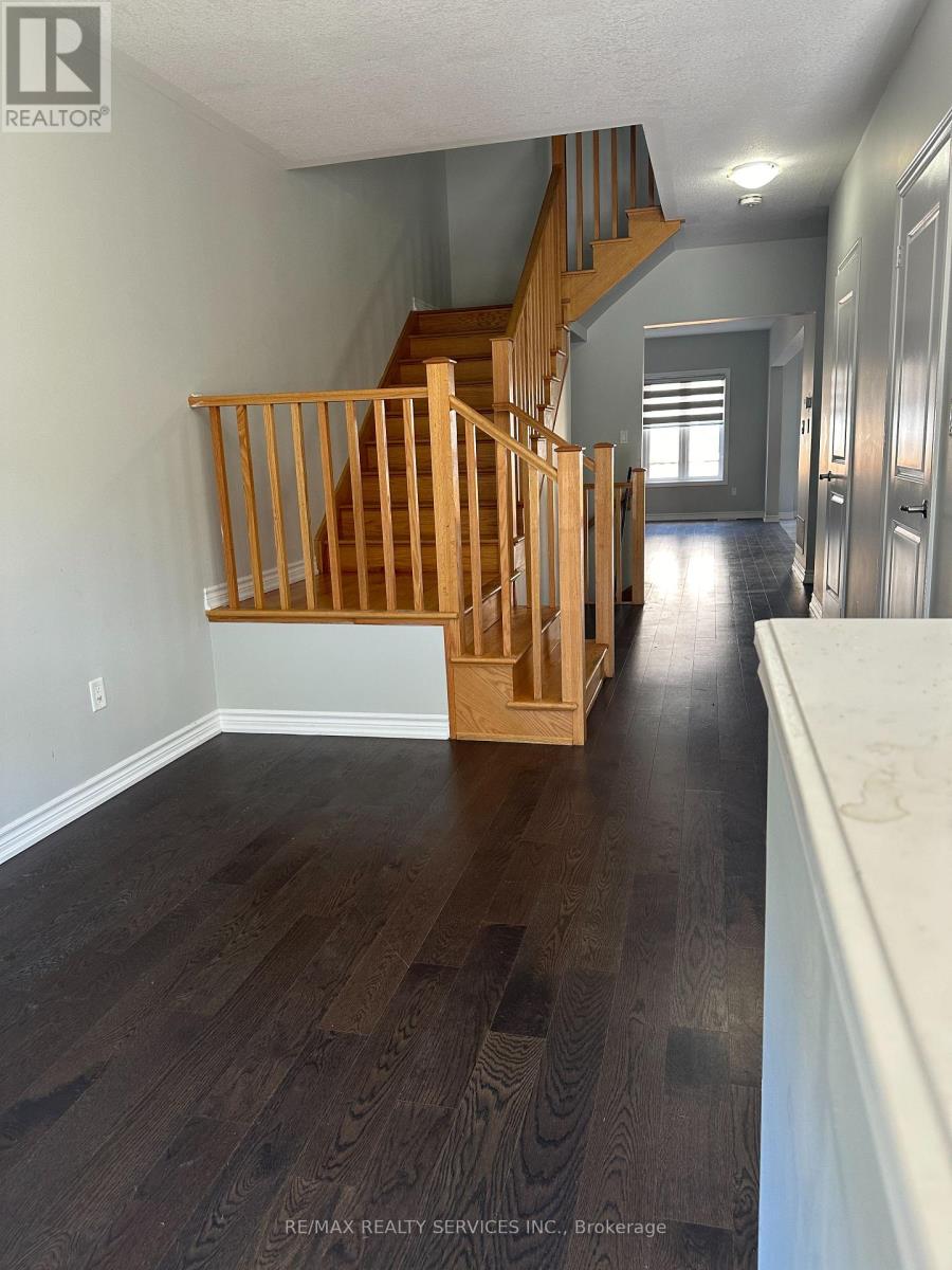 5 Hines Street, Brampton, Ontario  L7A 0G7 - Photo 3 - W12363872