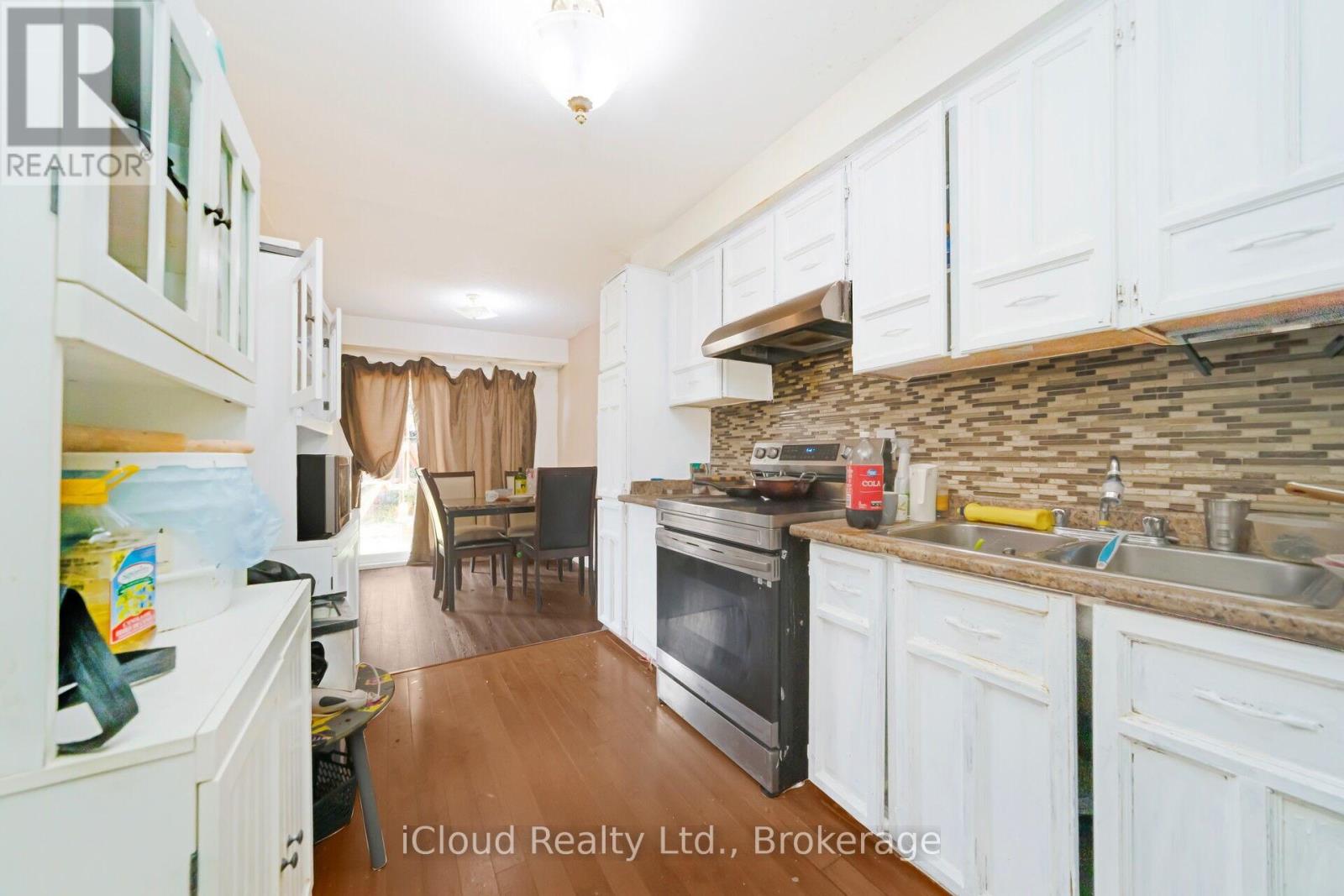 25 - 25 Vodden Court, Brampton, Ontario  L6V 2V7 - Photo 5 - W12367109