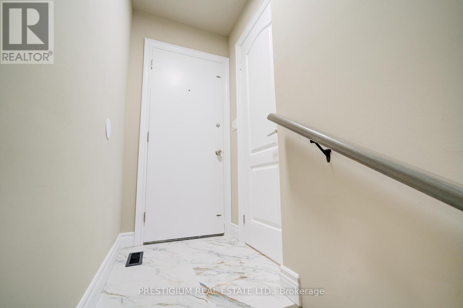 6 Willis Drive, Brampton (Brampton East), Ontario  L6W 1A9 - Photo 31 - W12367143