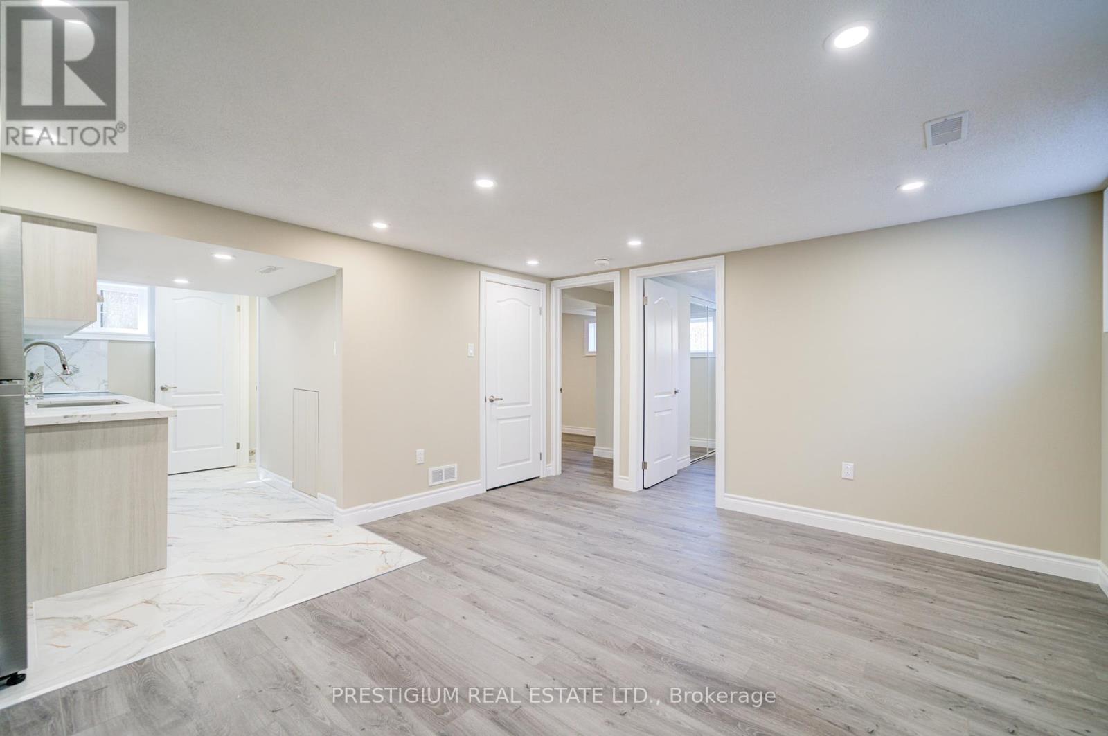 6 Willis Drive, Brampton (Brampton East), Ontario  L6W 1A9 - Photo 33 - W12367143