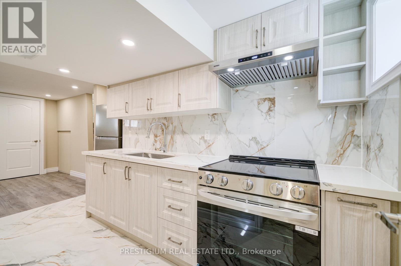 6 Willis Drive, Brampton (Brampton East), Ontario  L6W 1A9 - Photo 35 - W12367143
