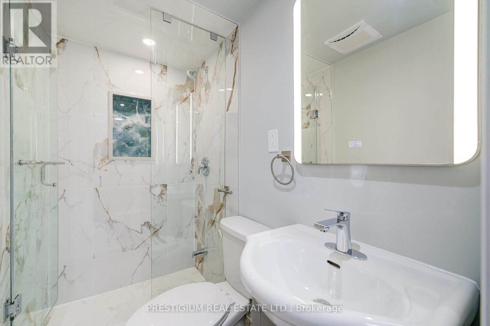 6 Willis Drive, Brampton (Brampton East), Ontario  L6W 1A9 - Photo 42 - W12367143