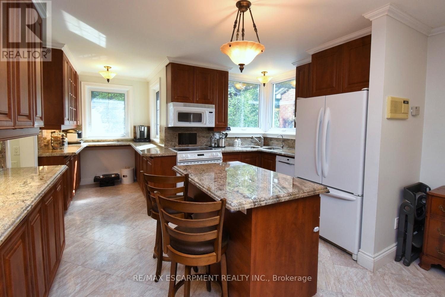 200 Concession Street, Hamilton, Ontario  L9A 1A9 - Photo 10 - X12367117