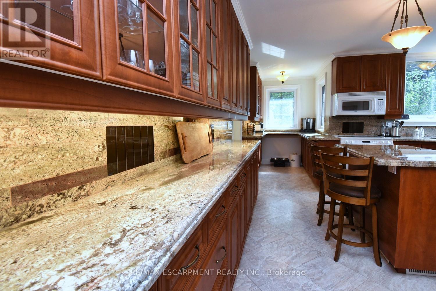 200 Concession Street, Hamilton, Ontario  L9A 1A9 - Photo 12 - X12367117