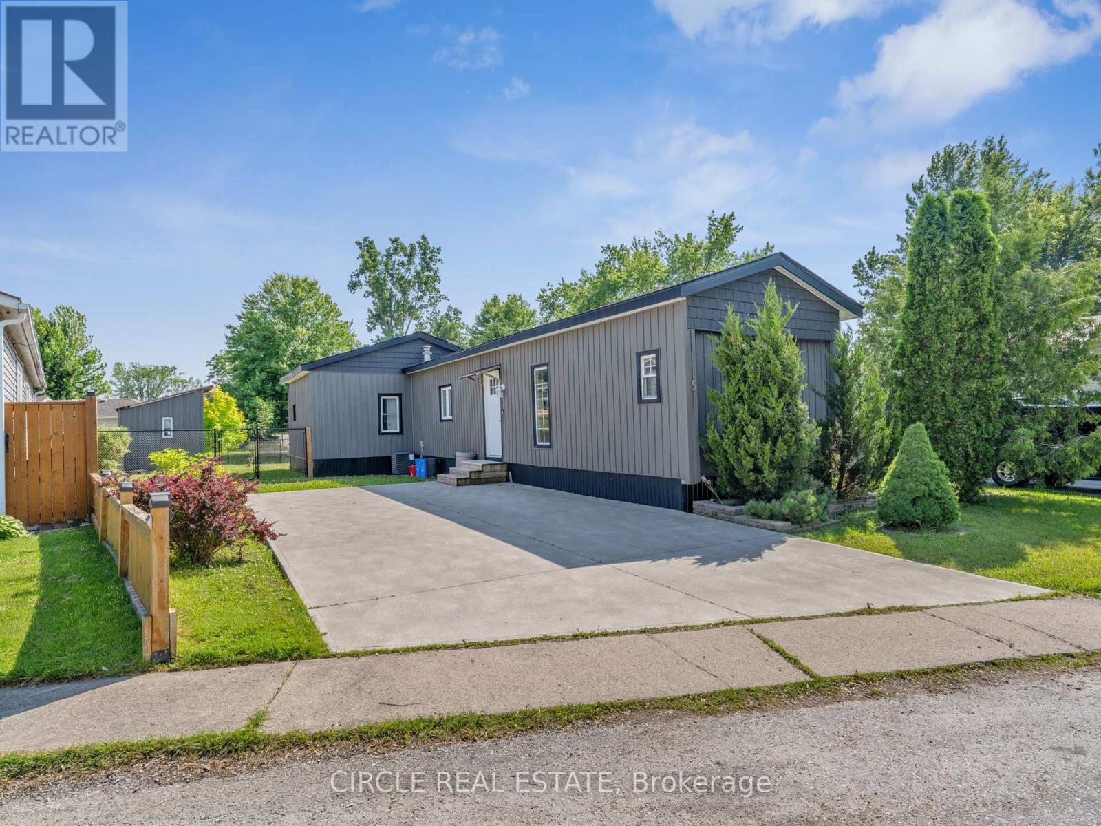 5 Maple Drive, Essex, Ontario  N0R 1J0 - Photo 1 - X12367121