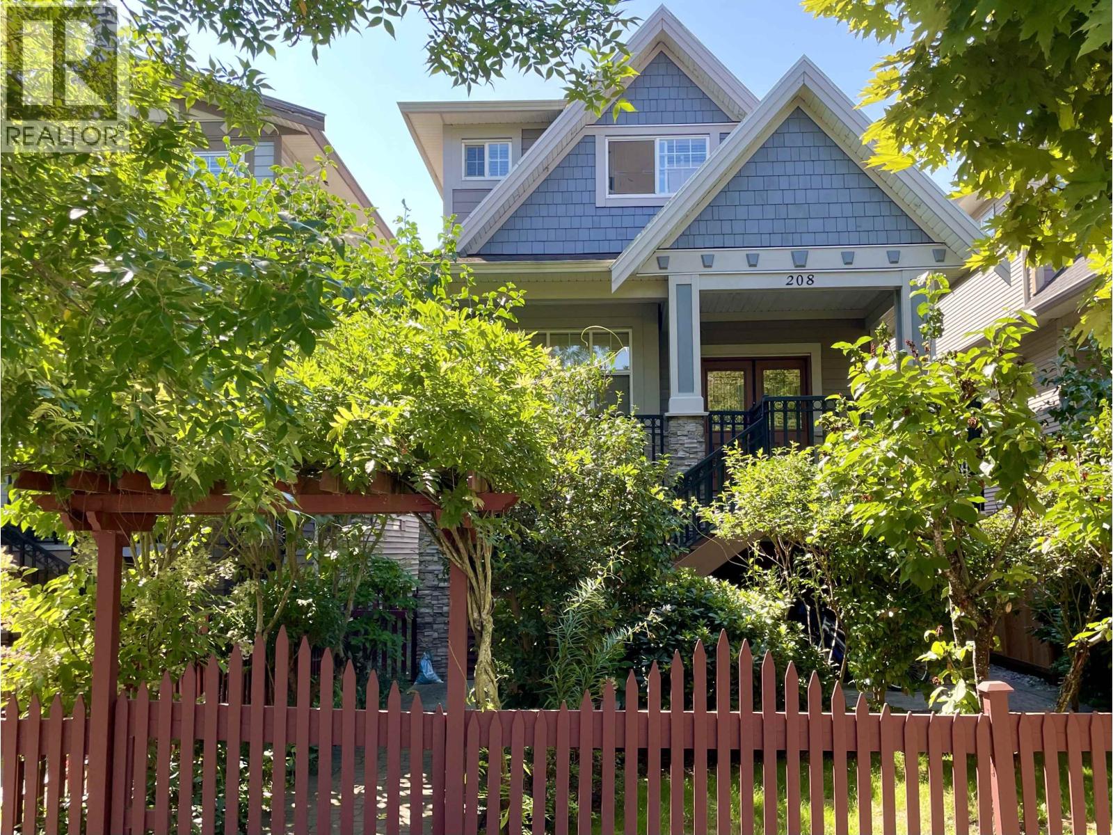 208 HUME STREET, new westminster, British Columbia