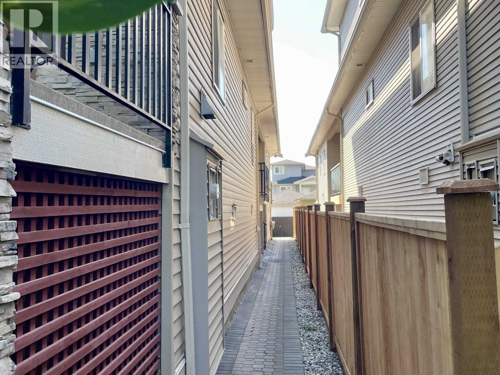 208 Hume Street, New Westminster, British Columbia  V3M 5N5 - Photo 2 - R3040992