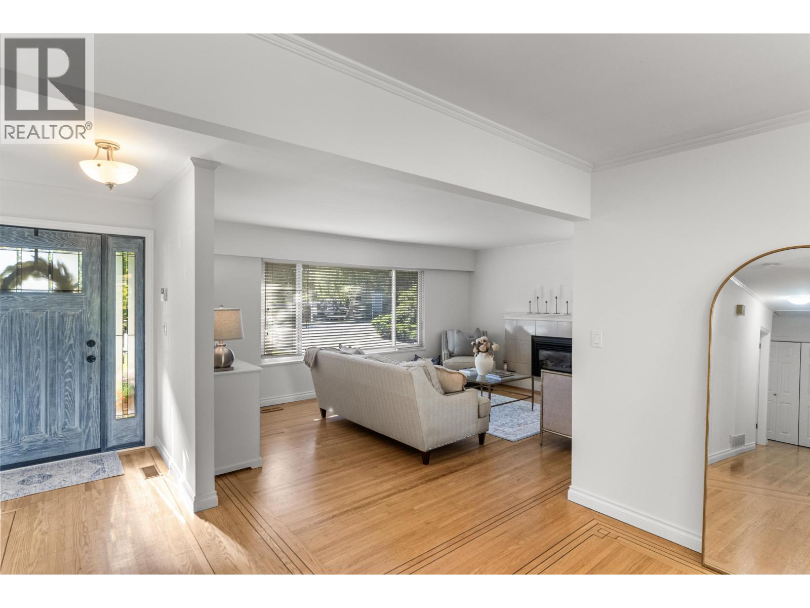 861 53a Street, Delta, British Columbia  V4M 3C8 - Photo 3 - R3041000
