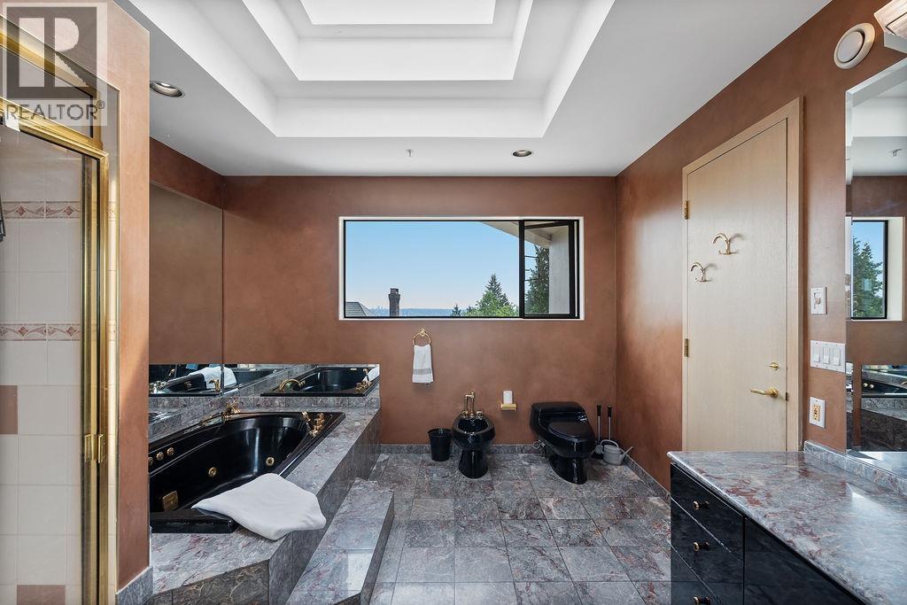 2490 Westhill Court, West Vancouver, British Columbia  V7S 3A5 - Photo 17 - R3041019