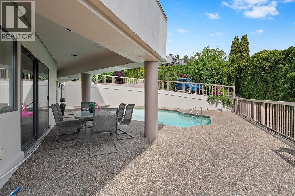 2490 Westhill Court, West Vancouver, British Columbia  V7S 3A5 - Photo 31 - R3041019