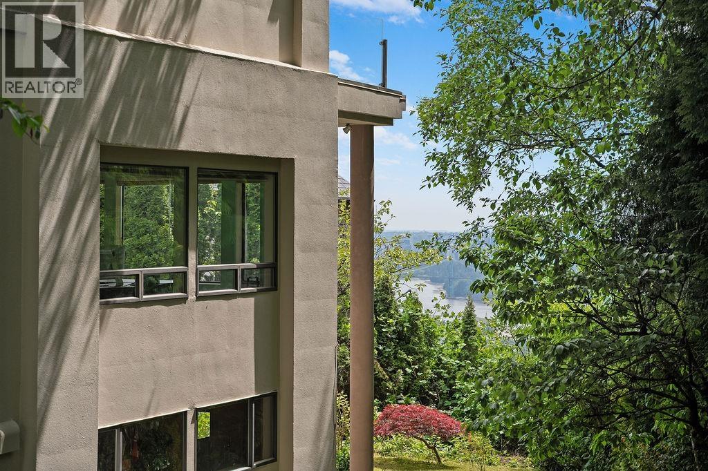 2490 Westhill Court, West Vancouver, British Columbia  V7S 3A5 - Photo 36 - R3041019