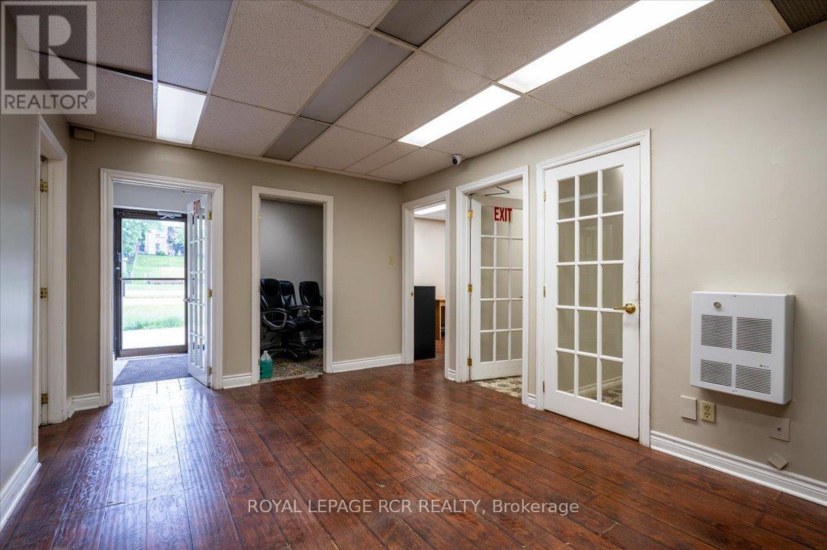 355 Dissette Street, Bradford West Gwillimbury, Ontario  L3Z 3G9 - Photo 4 - N12367186