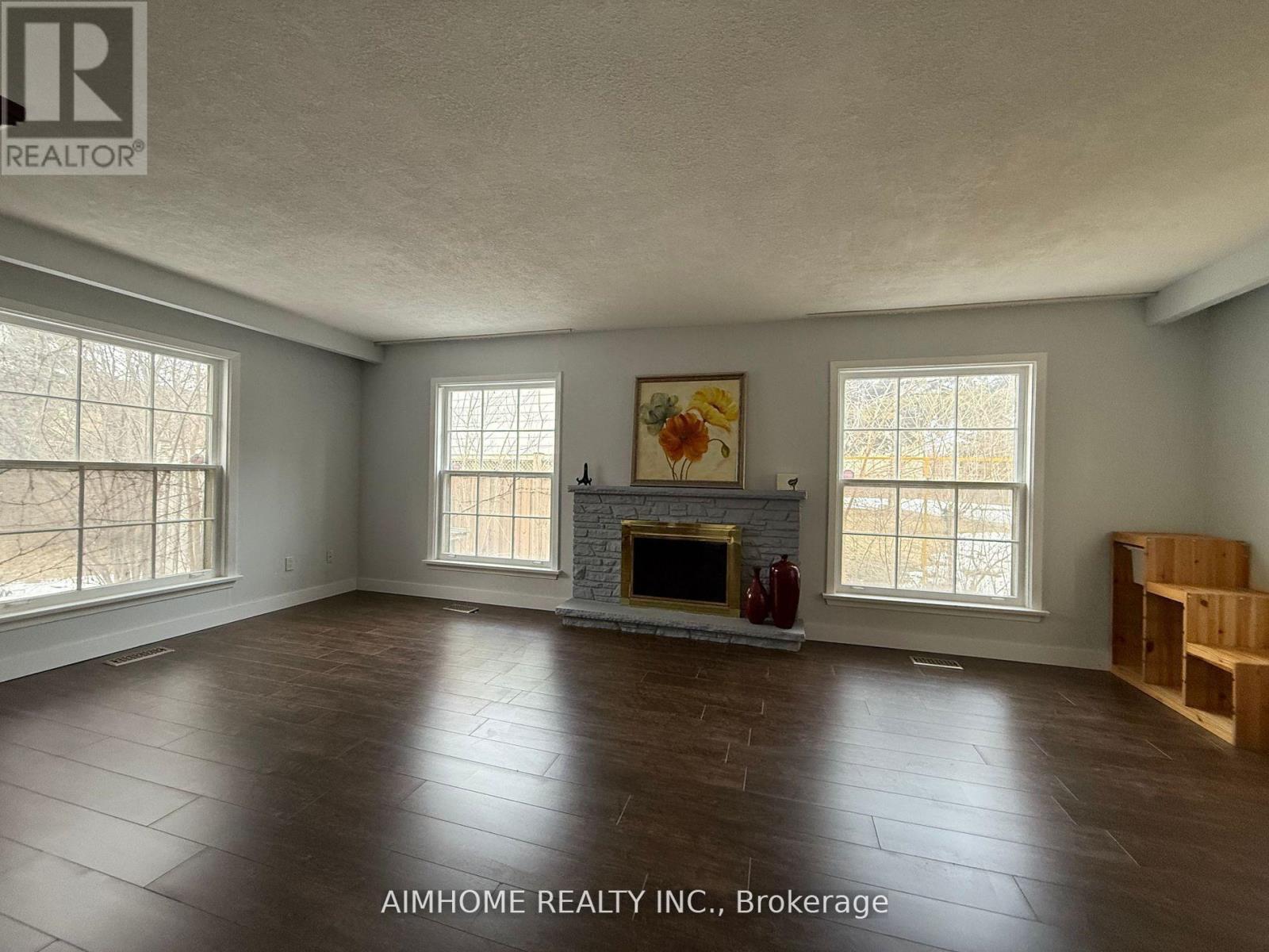 338 Steeles Avenue E, Markham, Ontario  L3T 1A8 - Photo 7 - N12367198