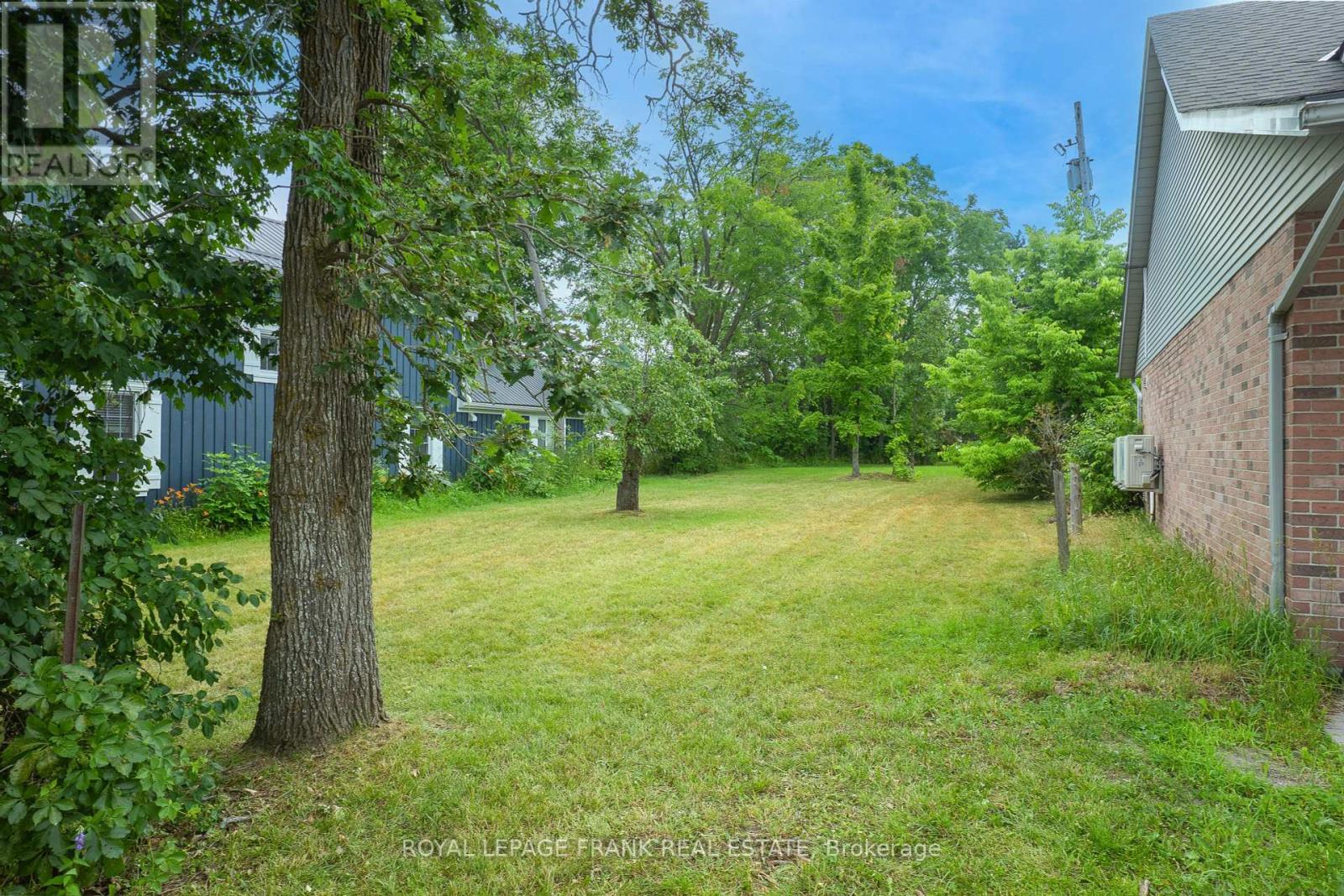 84 Bolton And William Street, Kawartha Lakes (Bobcaygeon), Ontario  K0M 1A0 - Photo 12 - X12367273