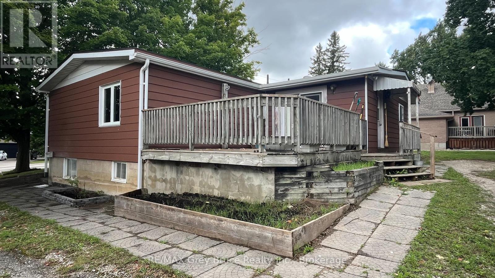 1069 7th Avenue, Hanover, Ontario  N4N 2K4 - Photo 2 - X12367243