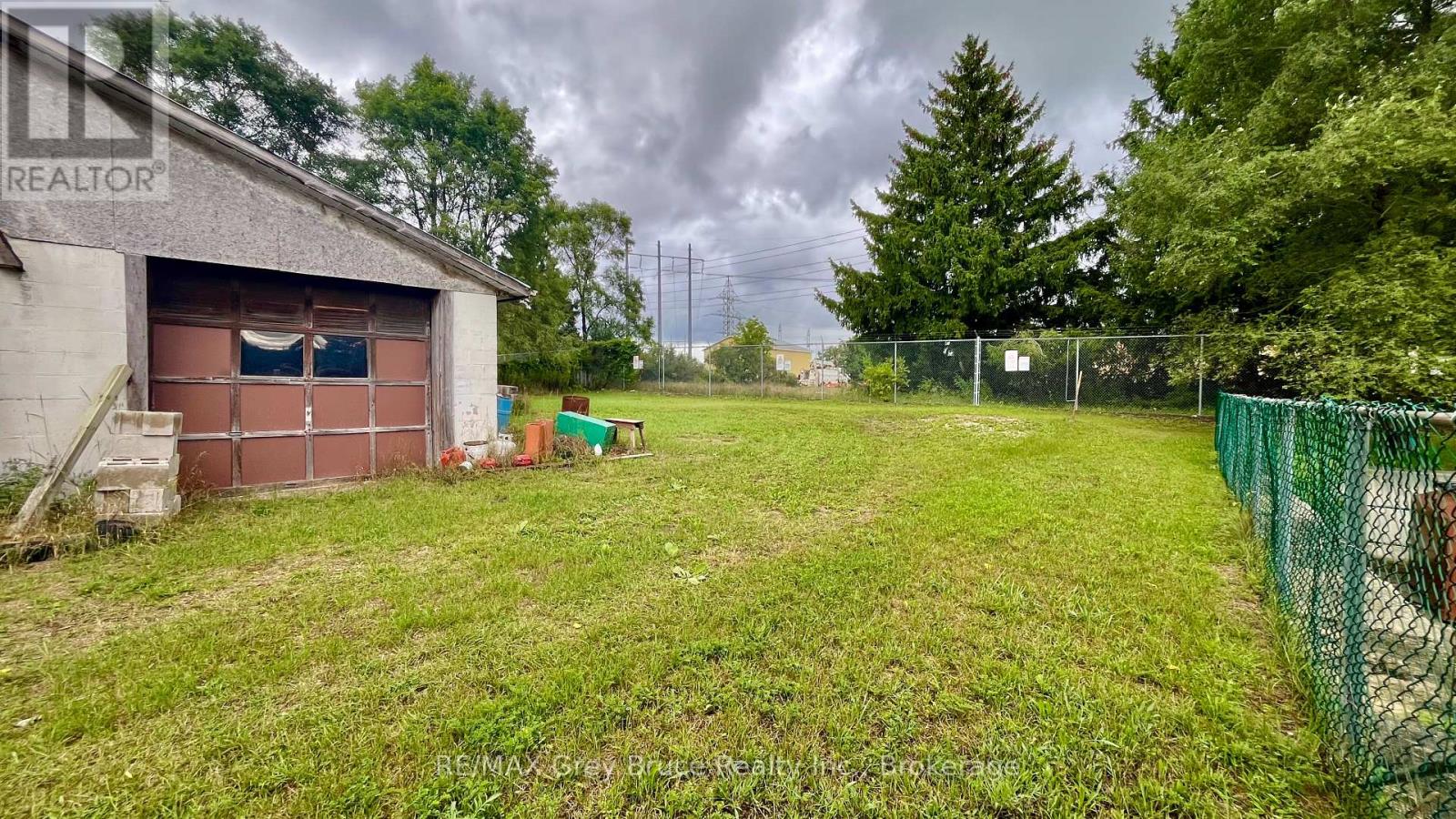 1069 7th Avenue, Hanover, Ontario  N4N 2K4 - Photo 23 - X12367243