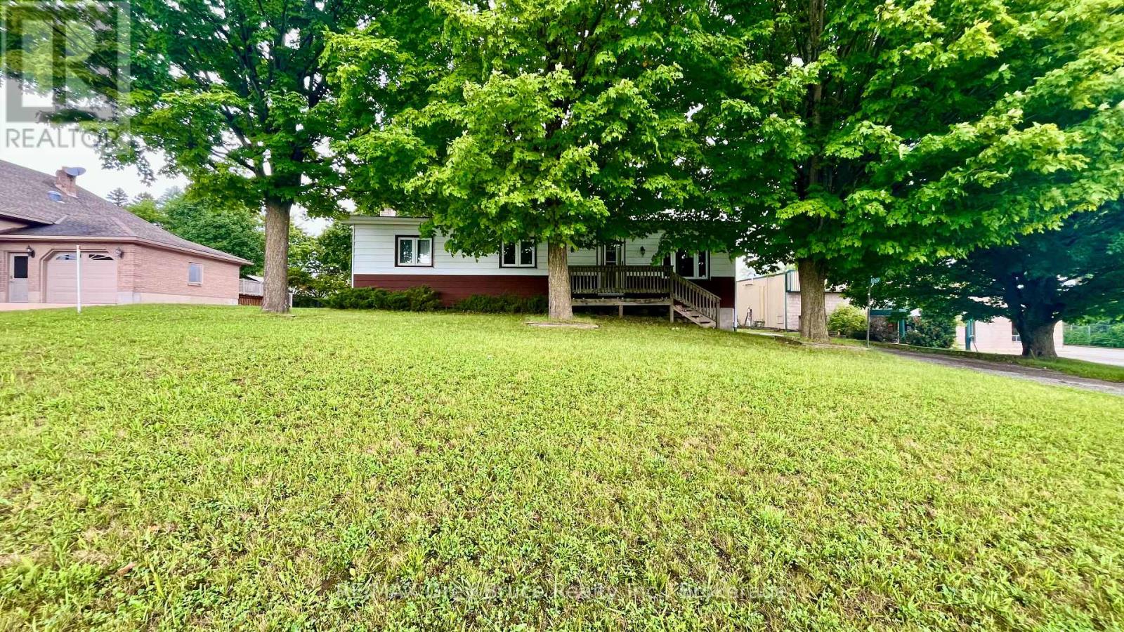 1069 7th Avenue, Hanover, Ontario  N4N 2K4 - Photo 25 - X12367243