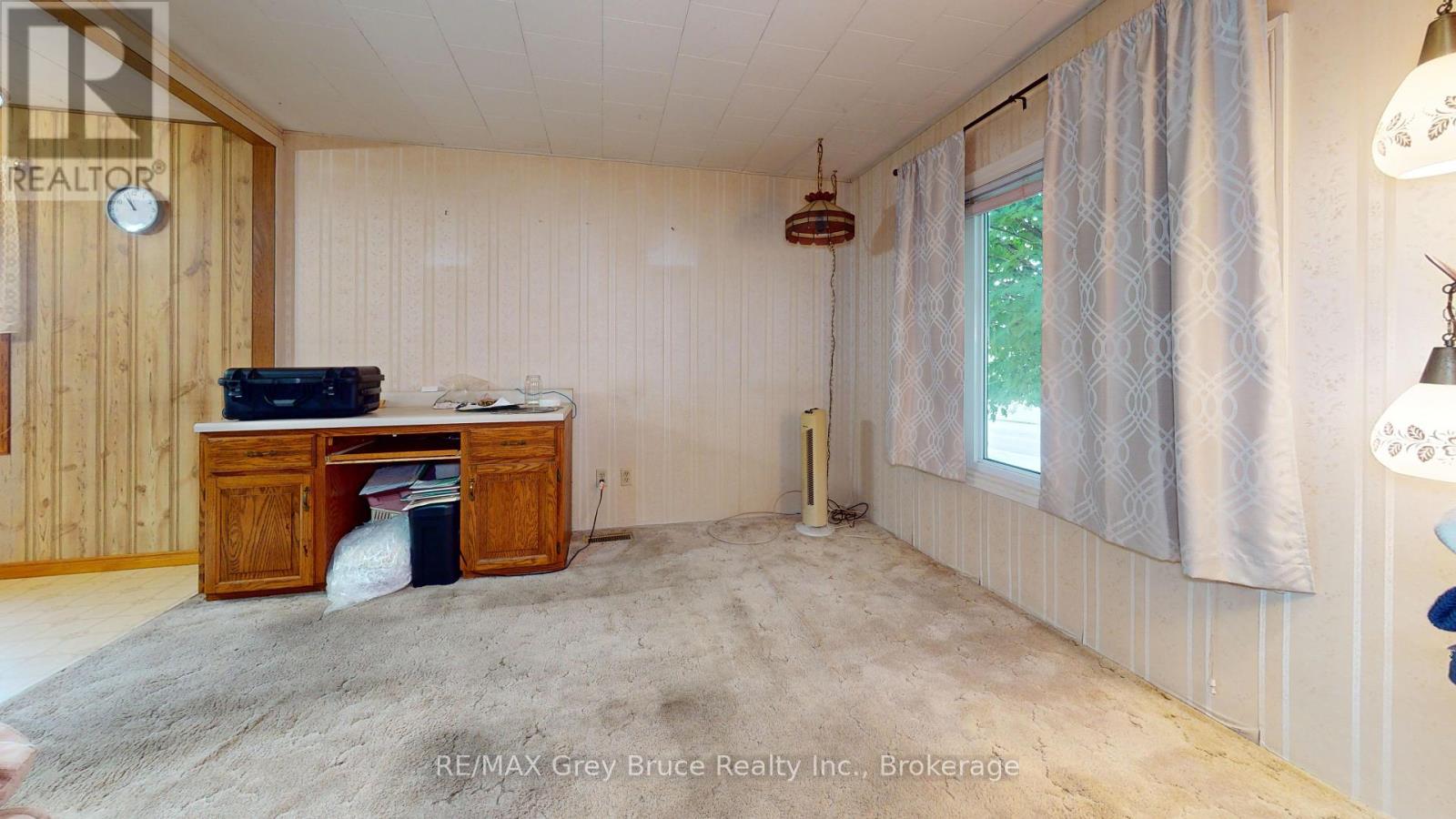 1069 7th Avenue, Hanover, Ontario  N4N 2K4 - Photo 5 - X12367243