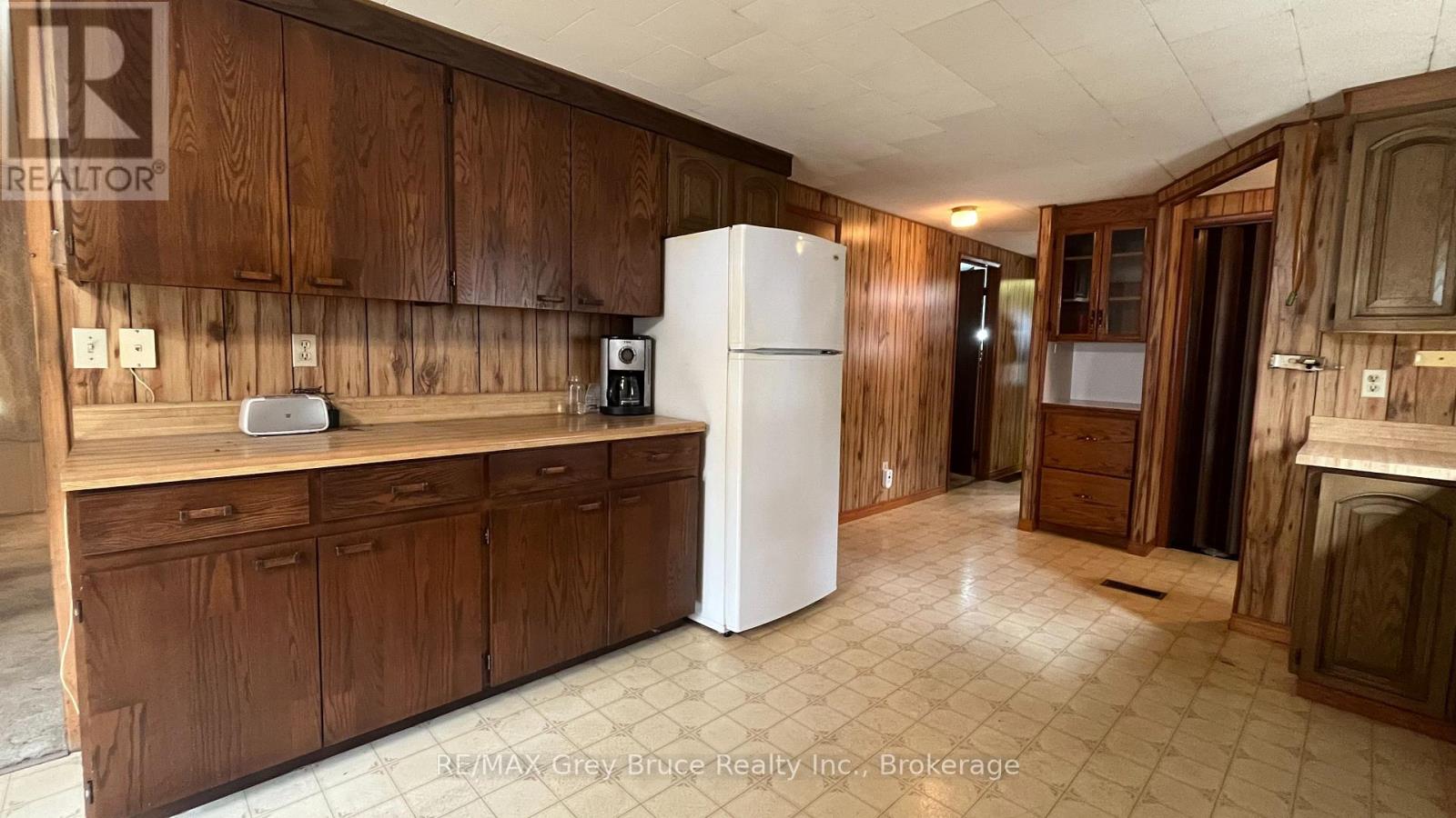 1069 7th Avenue, Hanover, Ontario  N4N 2K4 - Photo 7 - X12367243