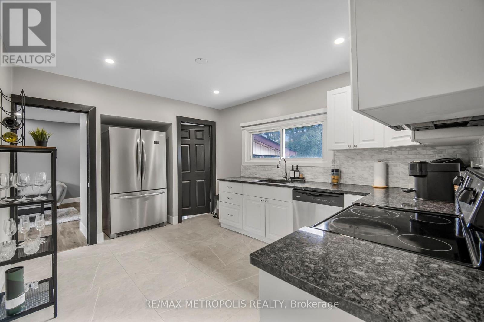 1859 Parkhurst Avenue, London East (East H), Ontario  N5V 2C4 - Photo 11 - X12355385