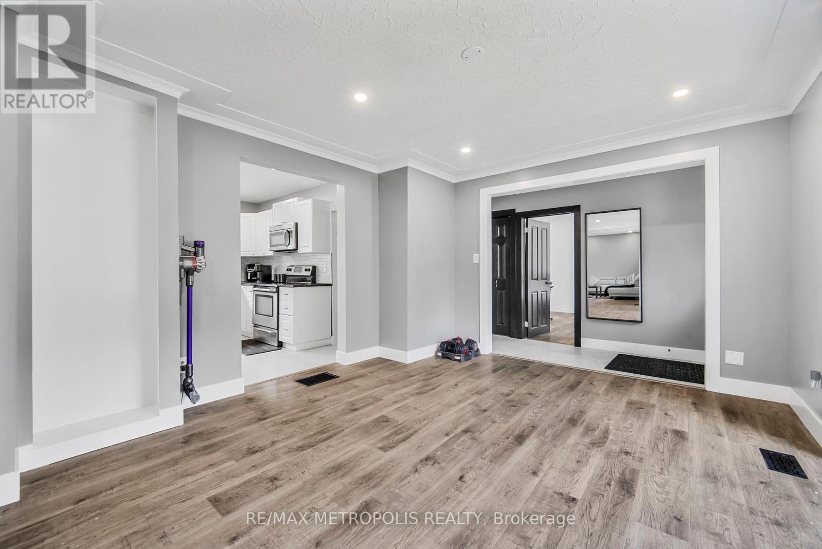 1859 Parkhurst Avenue, London East (East H), Ontario  N5V 2C4 - Photo 13 - X12355385
