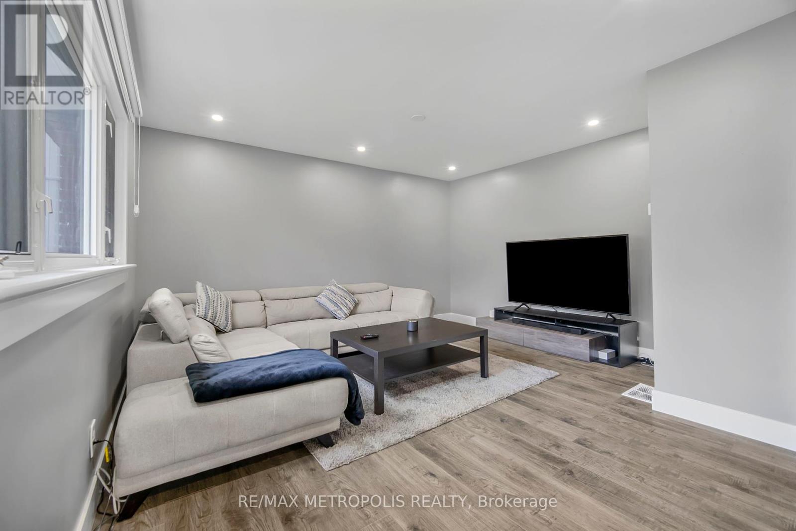 1859 Parkhurst Avenue, London East (East H), Ontario  N5V 2C4 - Photo 12 - X12355385