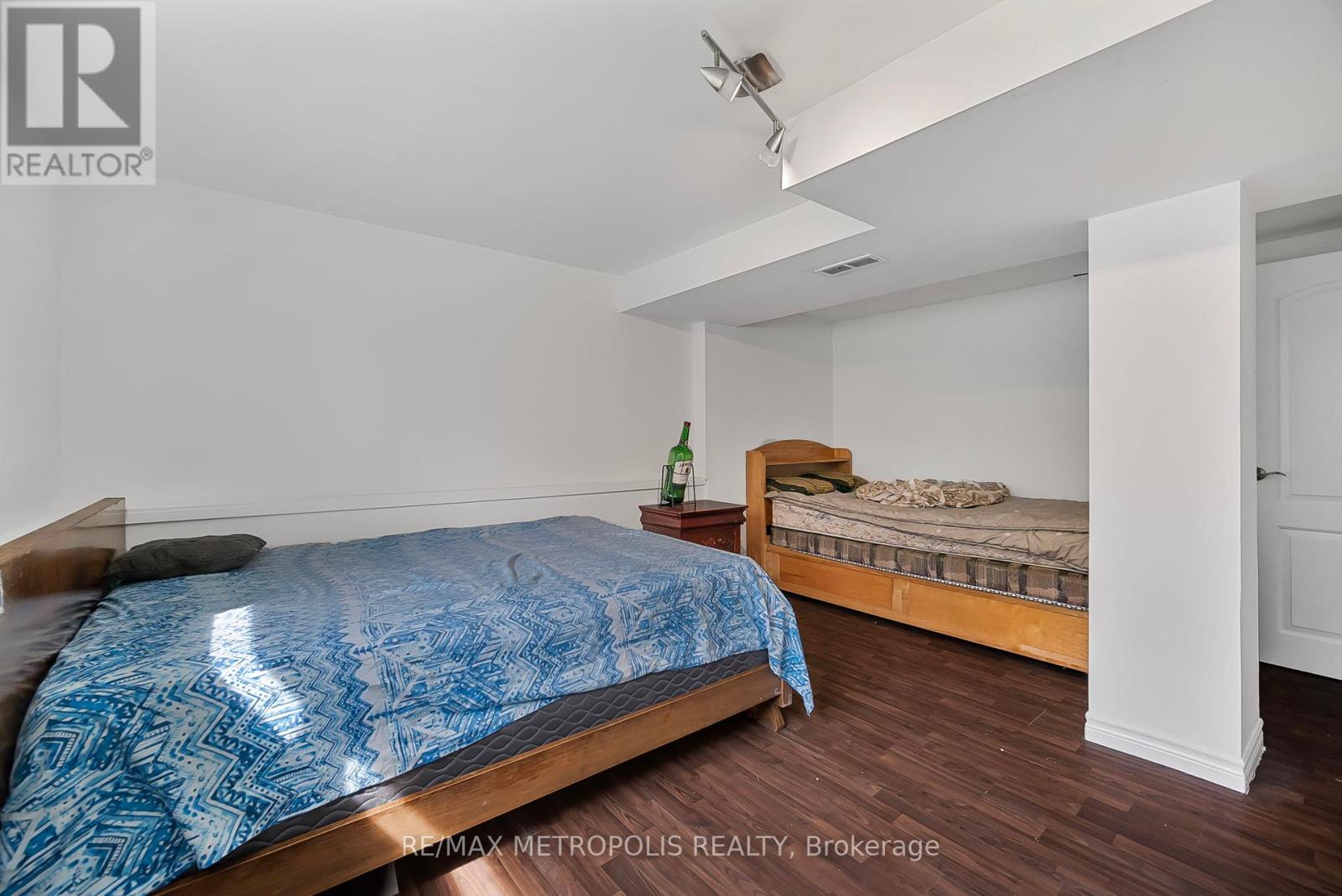 1859 Parkhurst Avenue, London East (East H), Ontario  N5V 2C4 - Photo 27 - X12355385