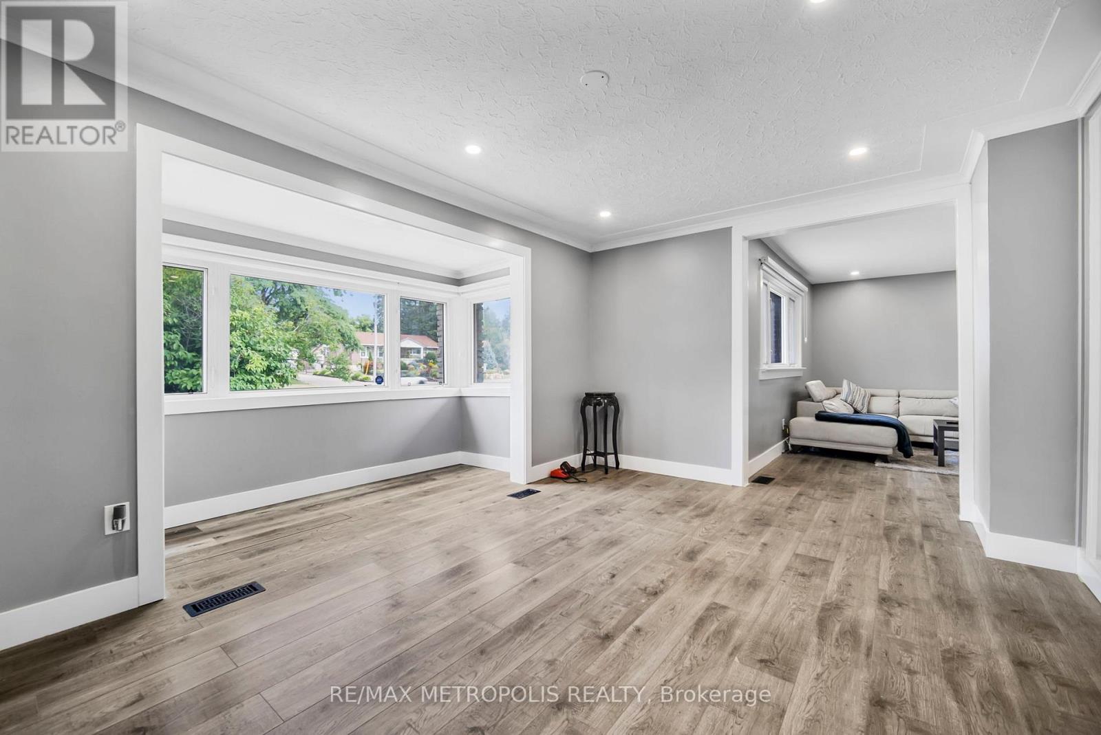1859 Parkhurst Avenue, London East (East H), Ontario  N5V 2C4 - Photo 6 - X12355385