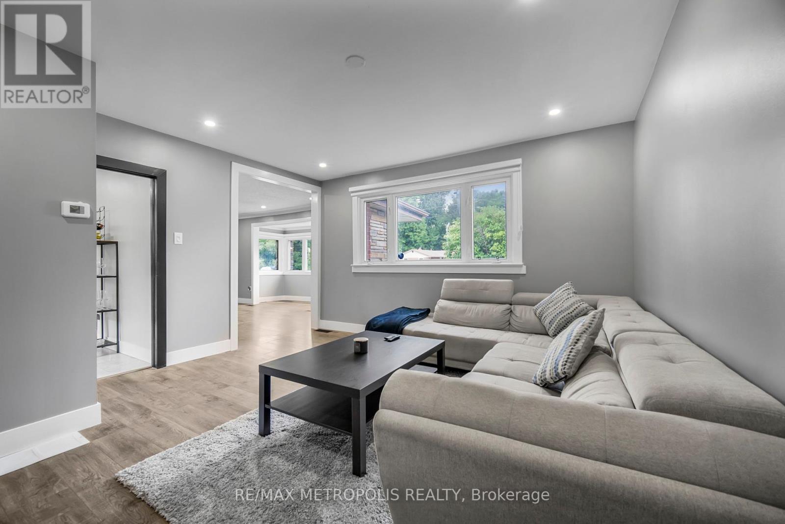 1859 Parkhurst Avenue, London East (East H), Ontario  N5V 2C4 - Photo 8 - X12355385