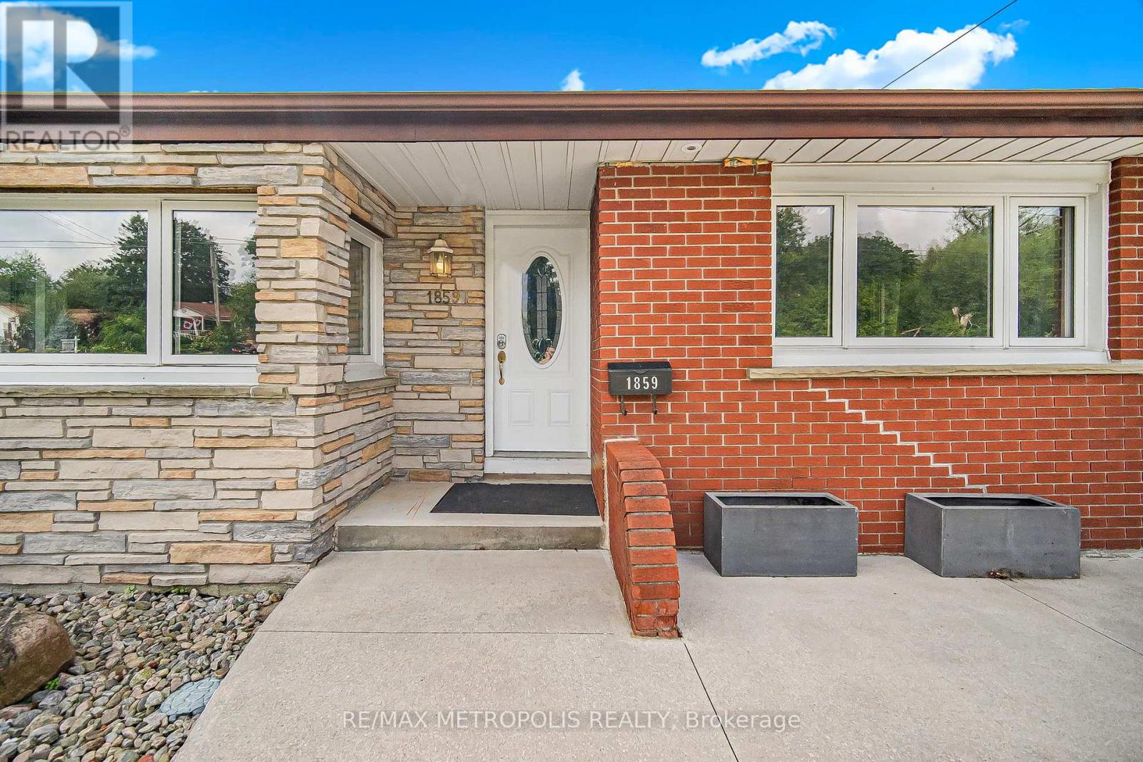 1859 Parkhurst Avenue, London East (East H), Ontario  N5V 2C4 - Photo 3 - X12355385