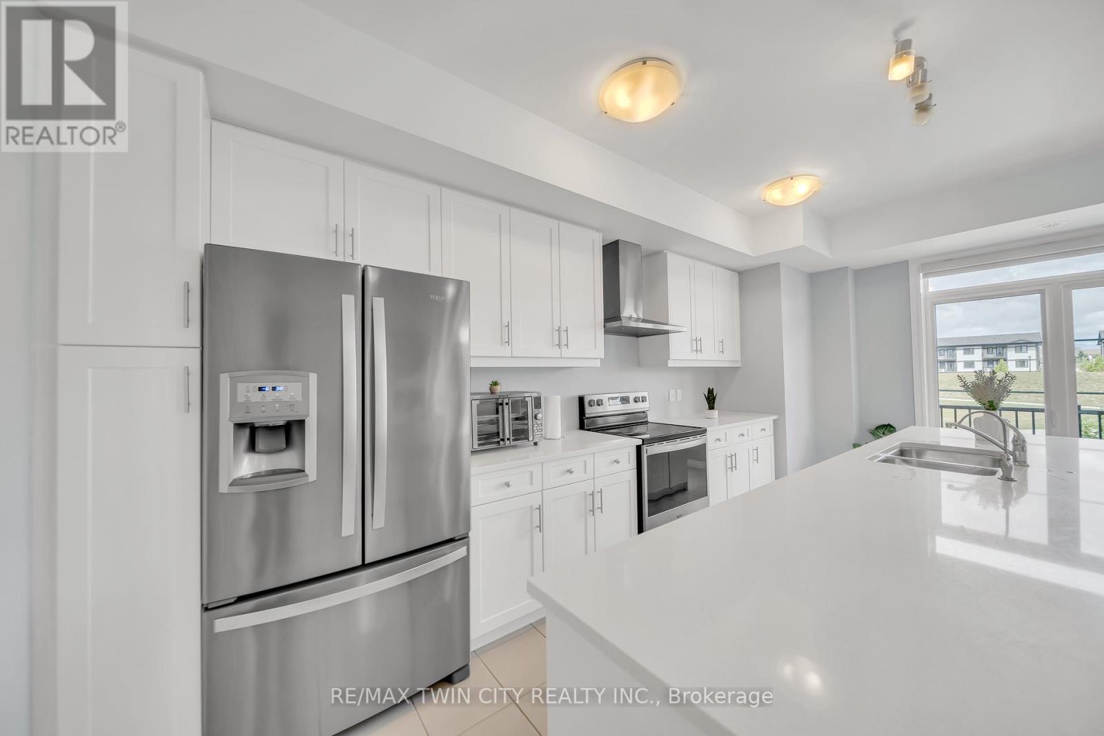 186 Wheat Lane, Kitchener, Ontario  N2R 0R4 - Photo 10 - X12367210