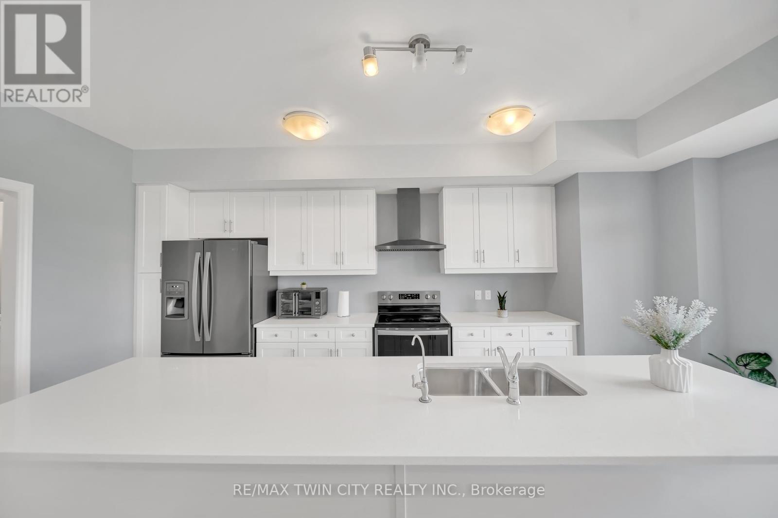 186 Wheat Lane, Kitchener, Ontario  N2R 0R4 - Photo 11 - X12367210