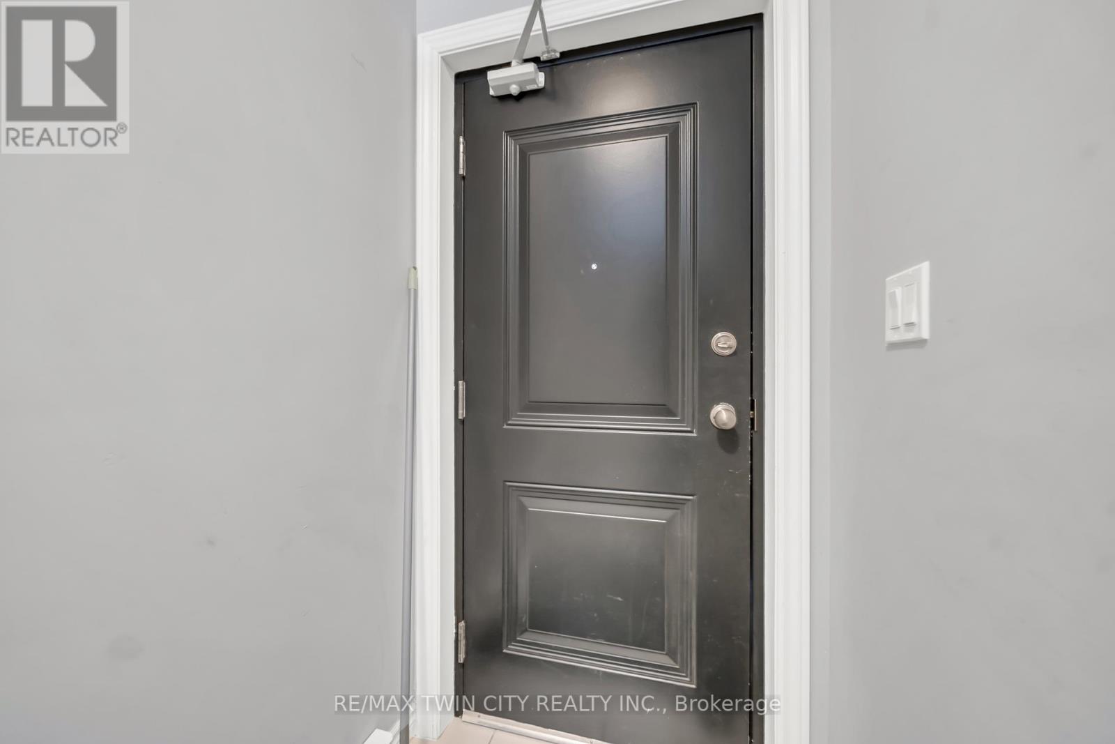 186 Wheat Lane, Kitchener, Ontario  N2R 0R4 - Photo 3 - X12367210
