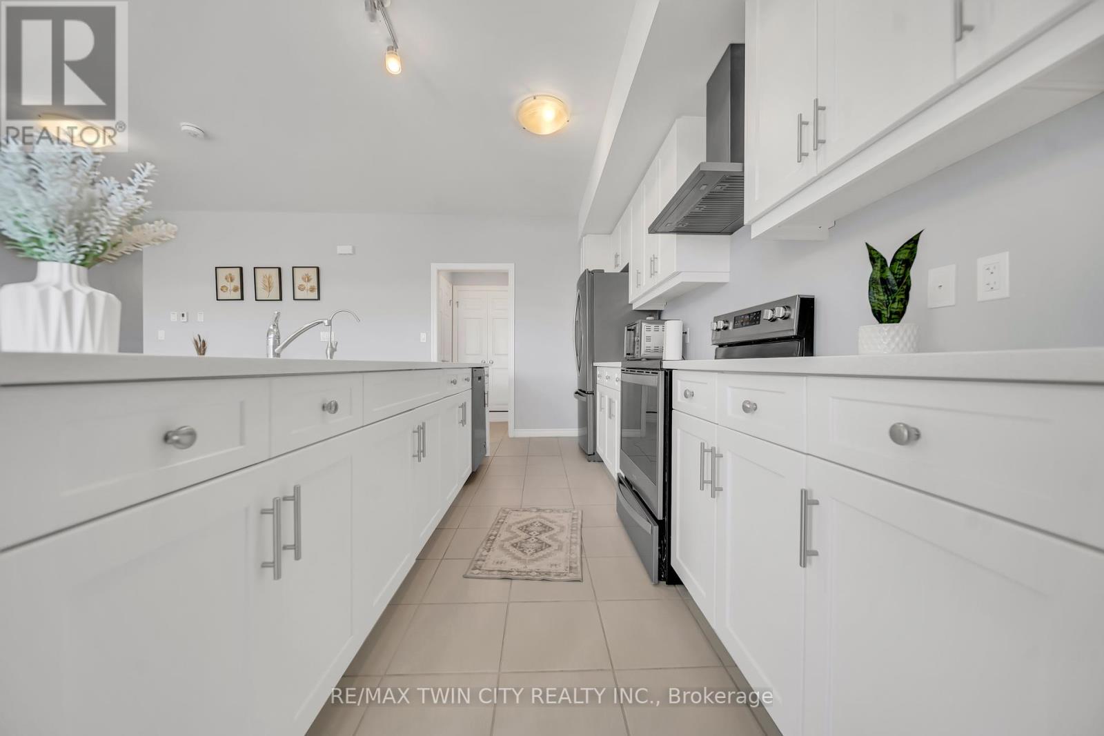 186 Wheat Lane, Kitchener, Ontario  N2R 0R4 - Photo 9 - X12367210