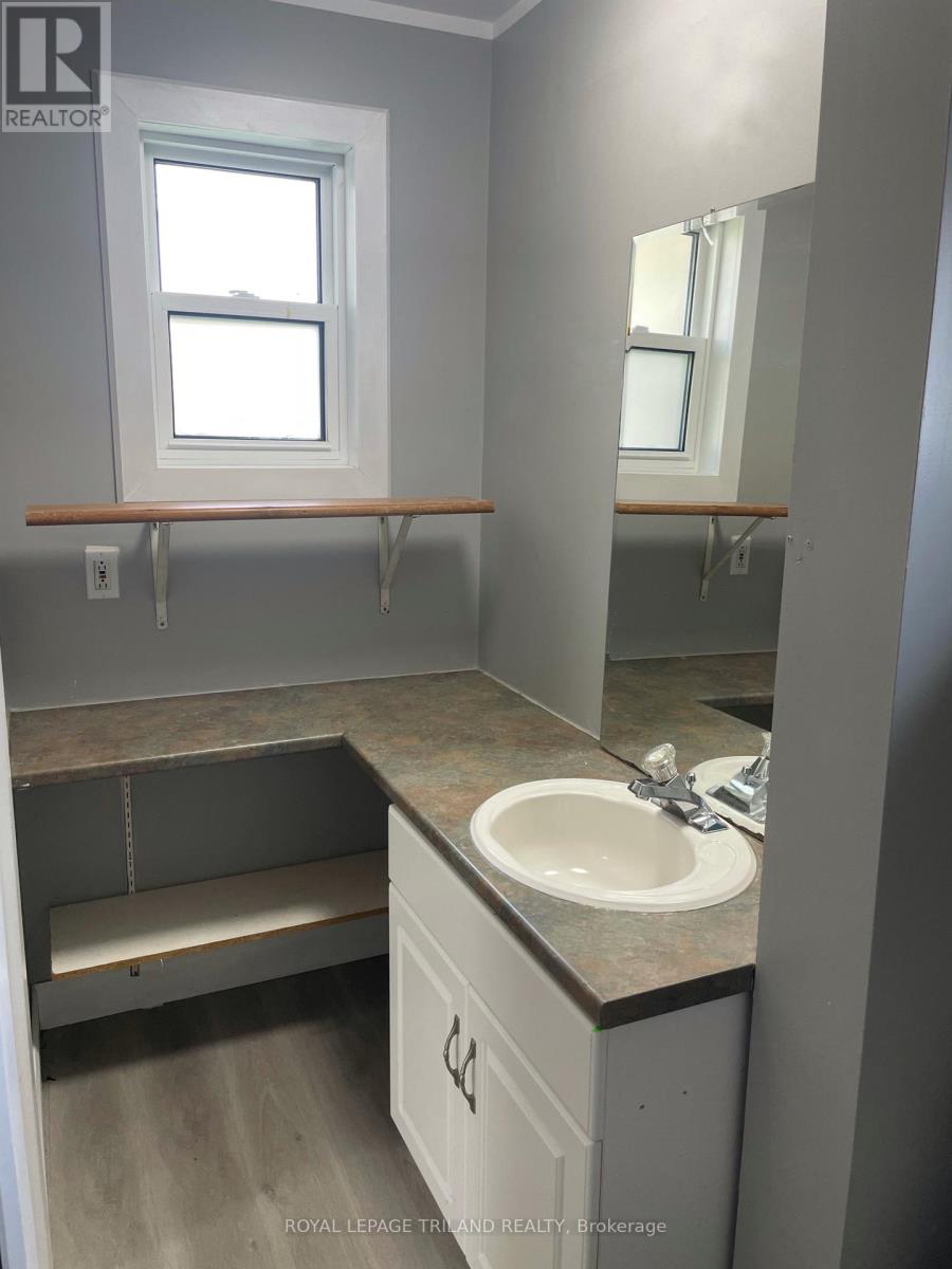 Photo 10 of 24 for 245 Sydenham Street E