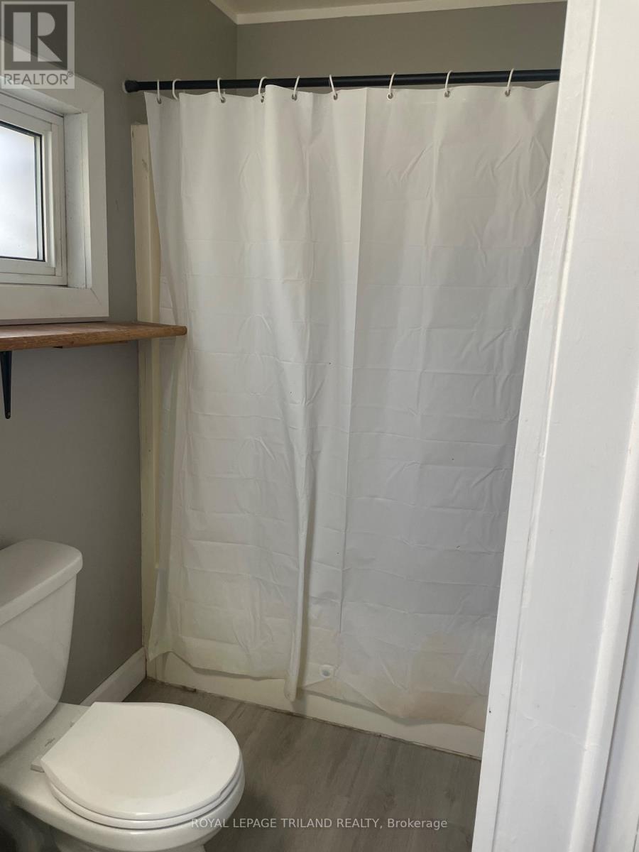 Photo 11 of 24 for 245 Sydenham Street E