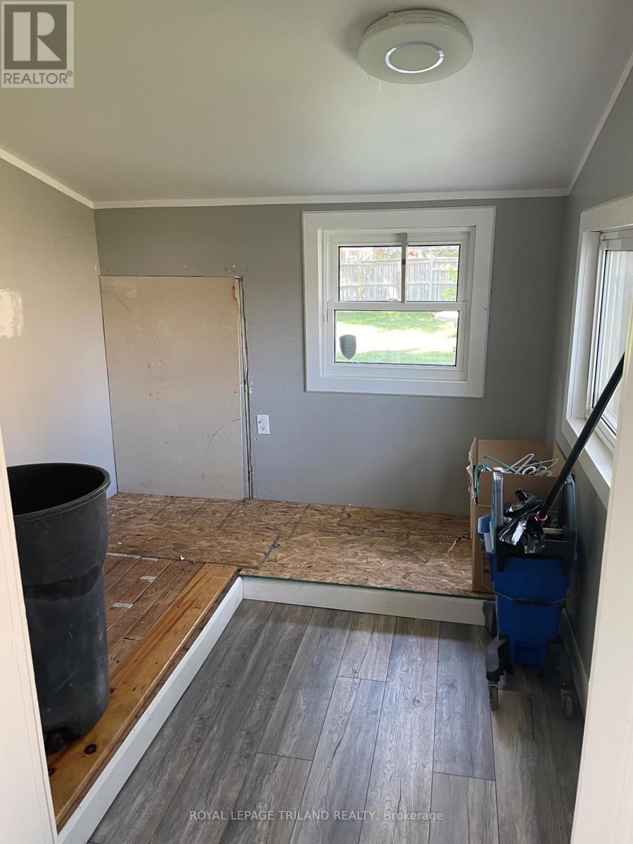 Photo 12 of 24 for 245 Sydenham Street E