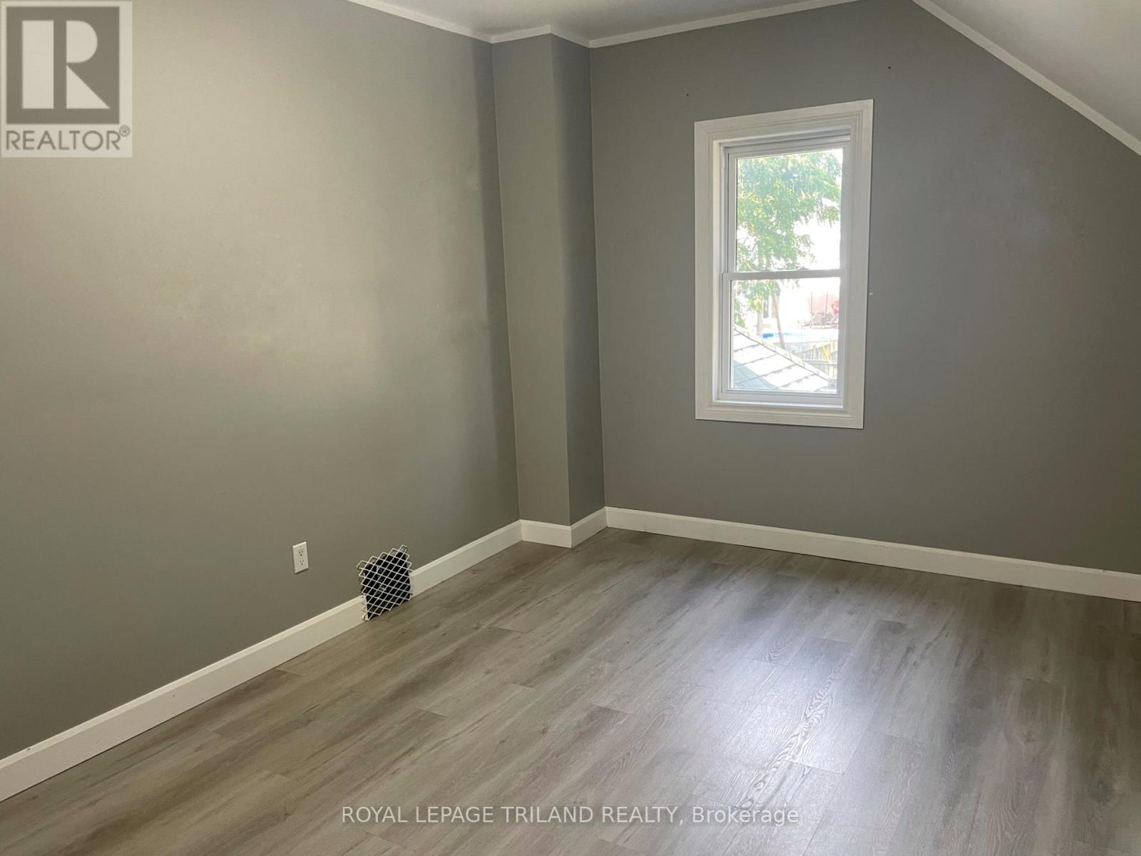 Photo 17 of 24 for 245 Sydenham Street E