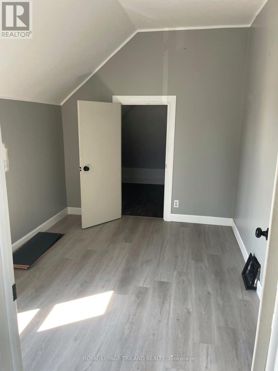 Photo 19 of 24 for 245 Sydenham Street E