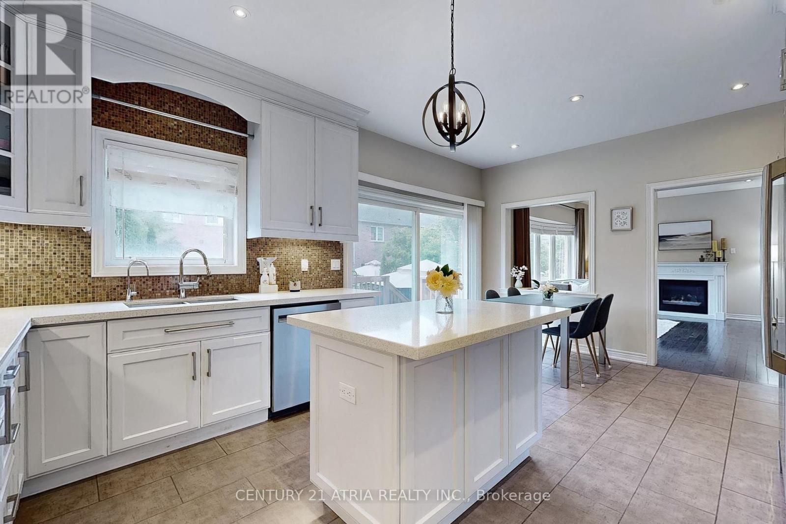24 Gannett Drive, Richmond Hill, Ontario  L4E 0E9 - Photo 11 - N12367287
