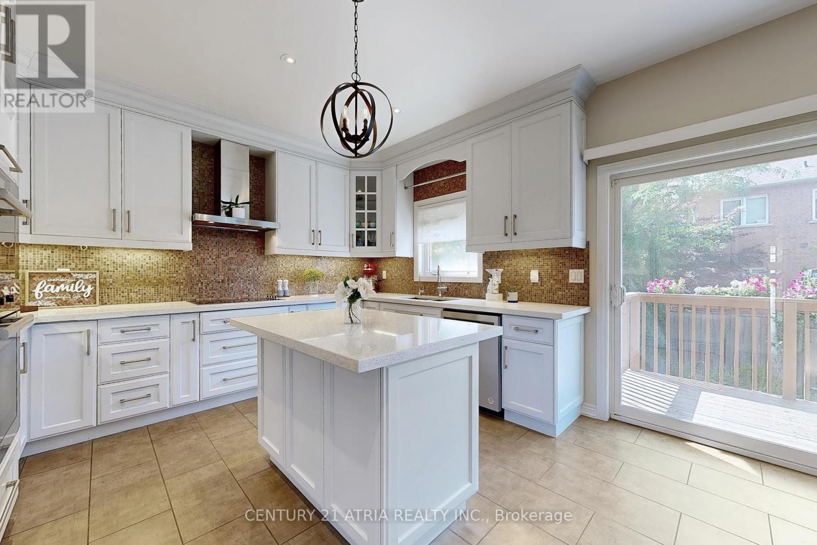 24 Gannett Drive, Richmond Hill, Ontario  L4E 0E9 - Photo 8 - N12367287