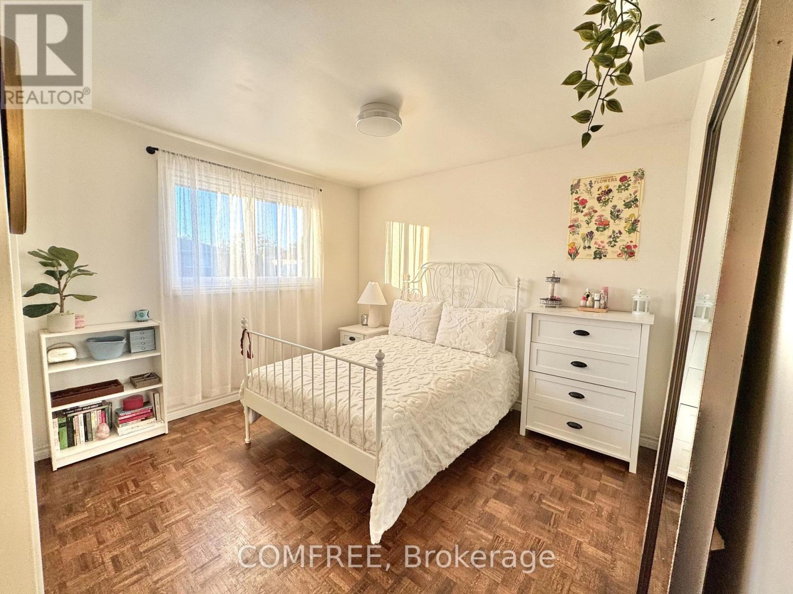 9657 Midfield Crescent, Windsor, Ontario  N8R 1W9 - Photo 14 - X12357339