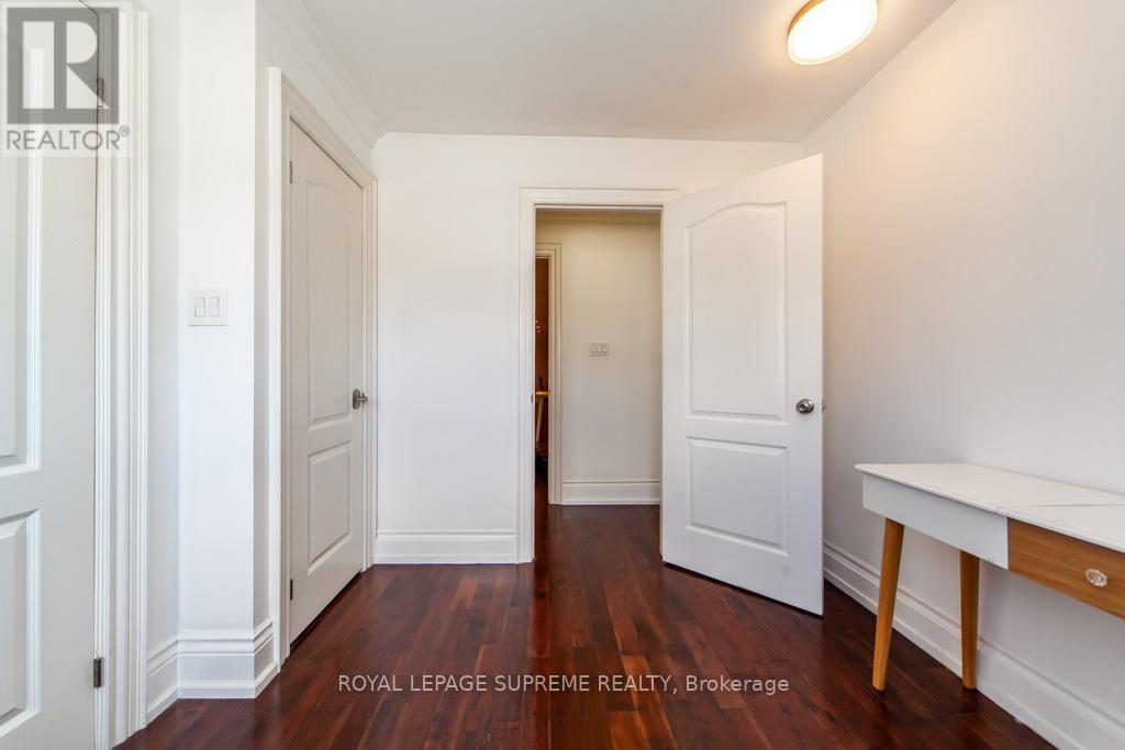 529 Rogers Road, Toronto, Ontario  M6M 1B4 - Photo 36 - W12367262