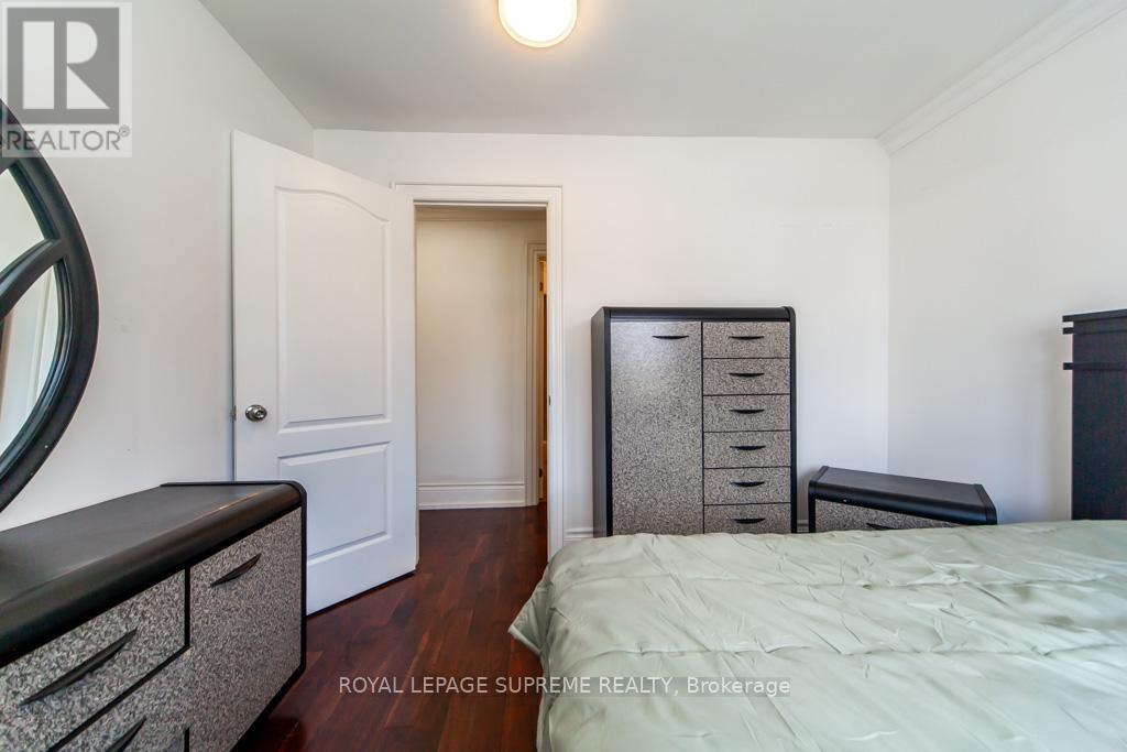 529 Rogers Road, Toronto, Ontario  M6M 1B4 - Photo 38 - W12367262